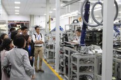 此次C6的车载互联系统依托于对全体交通的全量数